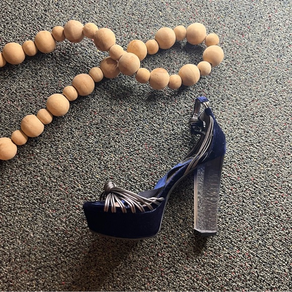 GUESS Y2K Navy Blue & Silver Velvet Ombre Strappy Platform Heels Sandal Shoes 7 - Picture 10 of 16